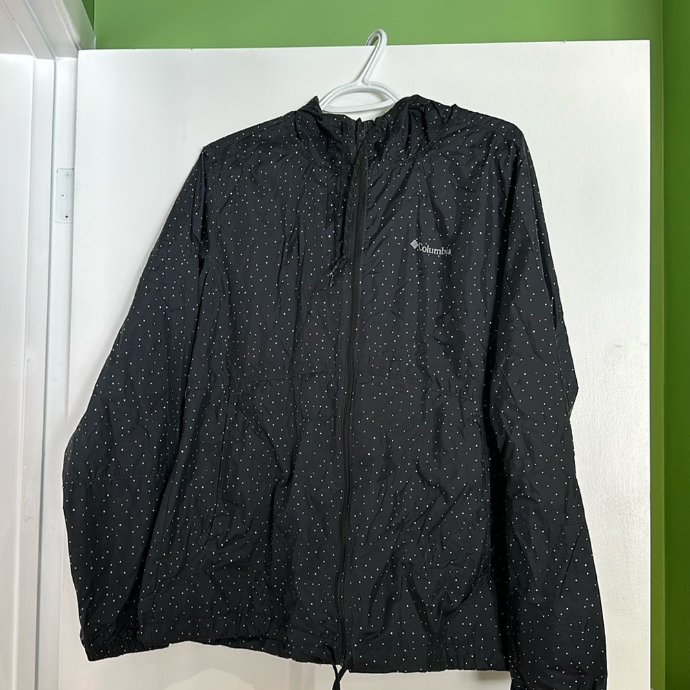 Columbia large raincoat black and white dots